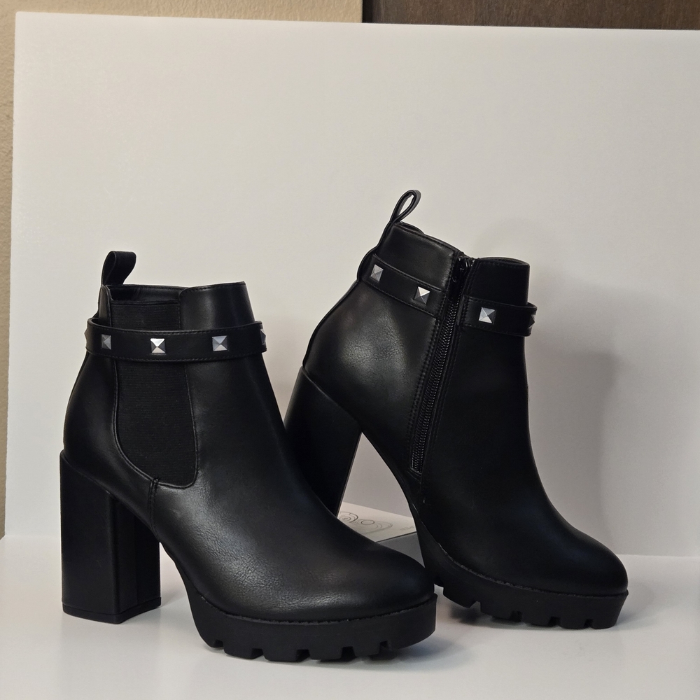 Madden Girl Black Platform Ankle Boots - Picture 6 of 7